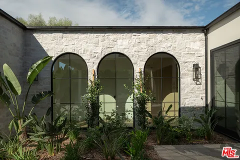 $3,995,000 | 23236 Hatteras Street, Woodland Hills, CA 91367