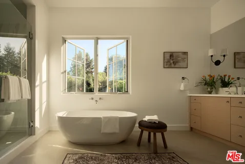 $3,995,000 | 23236 Hatteras Street, Woodland Hills, CA 91367