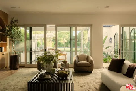 $3,995,000 | 23236 Hatteras Street, Woodland Hills, CA 91367