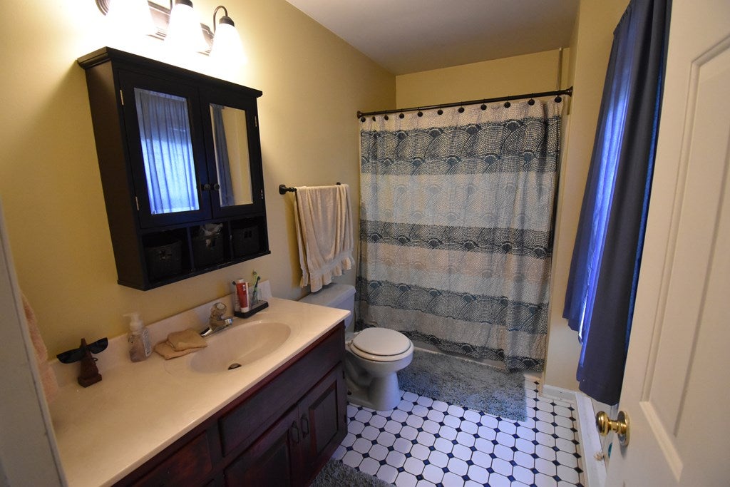 881 Cliffview Road Galax, VA 24333 - Photo 9 of 18 Gallery Image 9