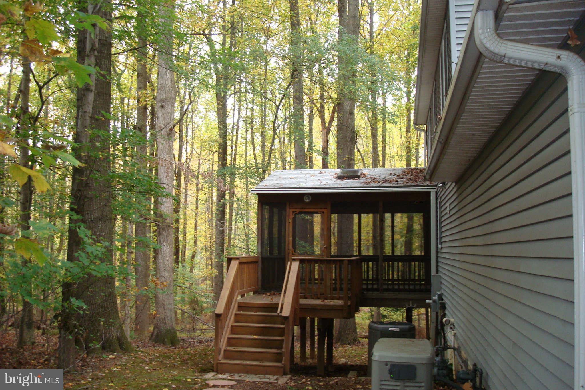 11836 Larry Road Fairfax, VA 22030 - Photo 16 of 24 Exterior (Rear)