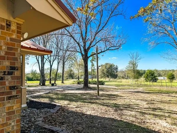 a view of a yard with a house