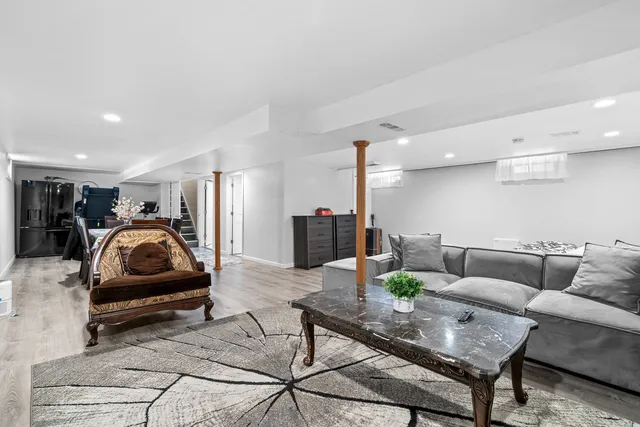 $3,500 | 7625 West Strong Street, Harwood Heights, IL 60706