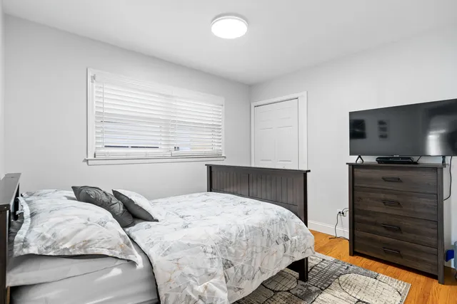 $3,500 | 7625 West Strong Street, Harwood Heights, IL 60706