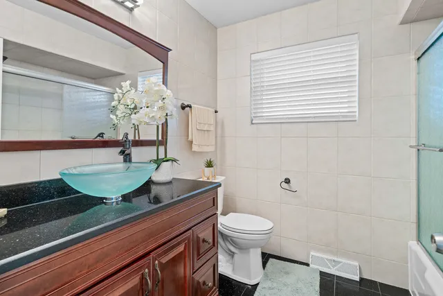 $3,500 | 7625 West Strong Street, Harwood Heights, IL 60706