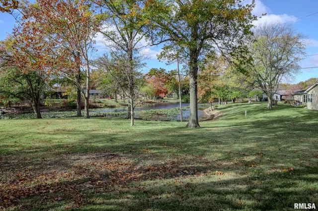 $199,500 | 106 Lakeview Drive, Carlinville, IL 62626