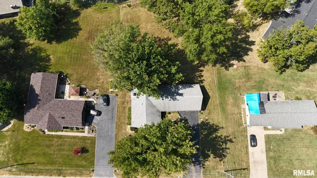 $199,500 | 106 Lakeview Drive, Carlinville, IL 62626