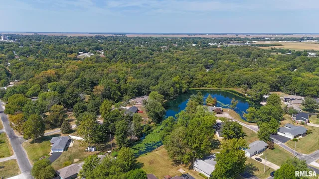 $199,500 | 106 Lakeview Drive, Carlinville, IL 62626