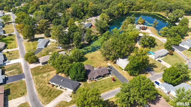 $199,500 | 106 Lakeview Drive, Carlinville, IL 62626