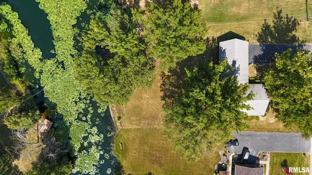 $199,500 | 106 Lakeview Drive, Carlinville, IL 62626