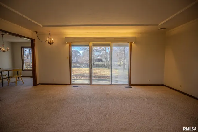 $189,500 | 106 Lakeview Drive, Carlinville, IL 62626