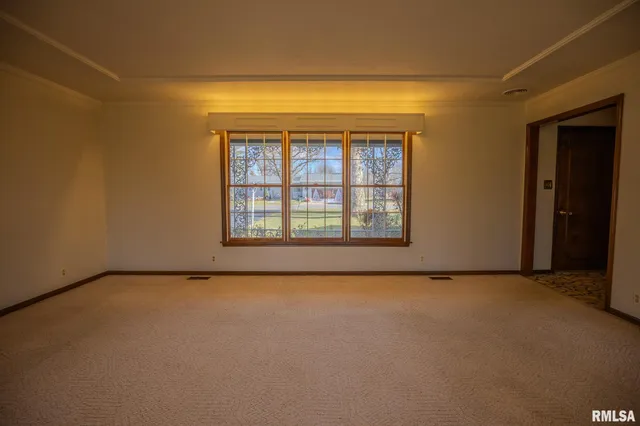 $189,500 | 106 Lakeview Drive, Carlinville, IL 62626