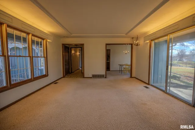 $189,500 | 106 Lakeview Drive, Carlinville, IL 62626