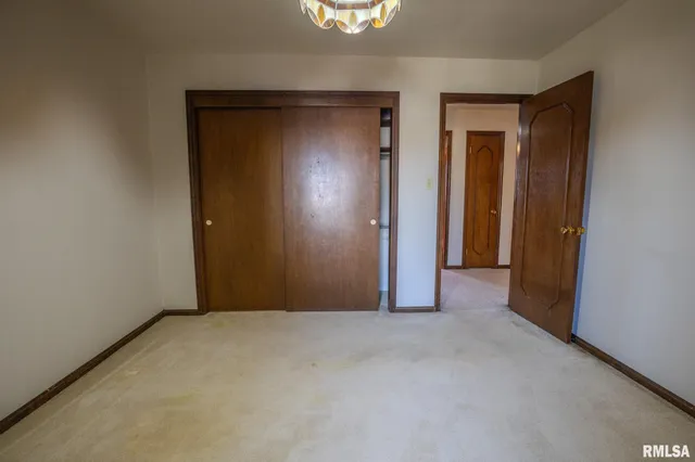 $189,500 | 106 Lakeview Drive, Carlinville, IL 62626