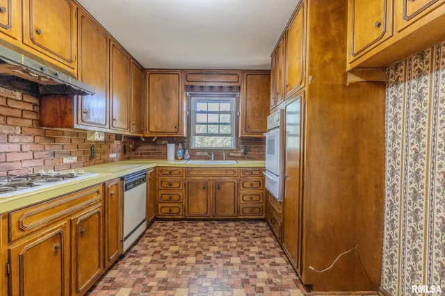 $199,500 | 106 Lakeview Drive, Carlinville, IL 62626