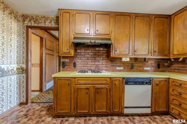 $199,500 | 106 Lakeview Drive, Carlinville, IL 62626