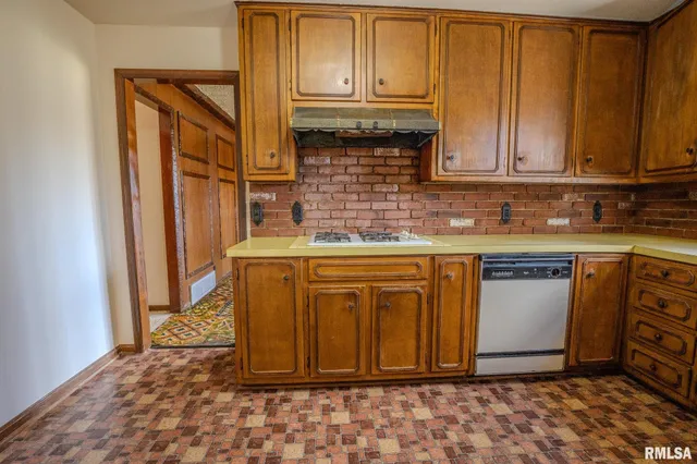 $189,500 | 106 Lakeview Drive, Carlinville, IL 62626