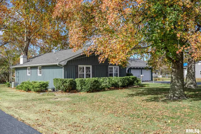 $199,500 | 106 Lakeview Drive, Carlinville, IL 62626