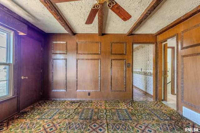 $199,500 | 106 Lakeview Drive, Carlinville, IL 62626