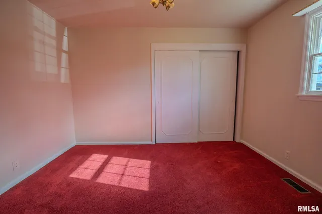 $189,500 | 106 Lakeview Drive, Carlinville, IL 62626