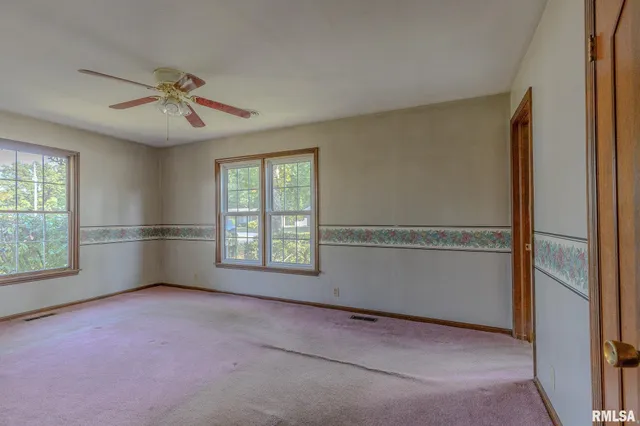 $199,500 | 106 Lakeview Drive, Carlinville, IL 62626