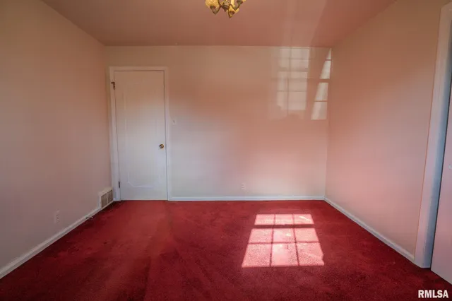 $189,500 | 106 Lakeview Drive, Carlinville, IL 62626