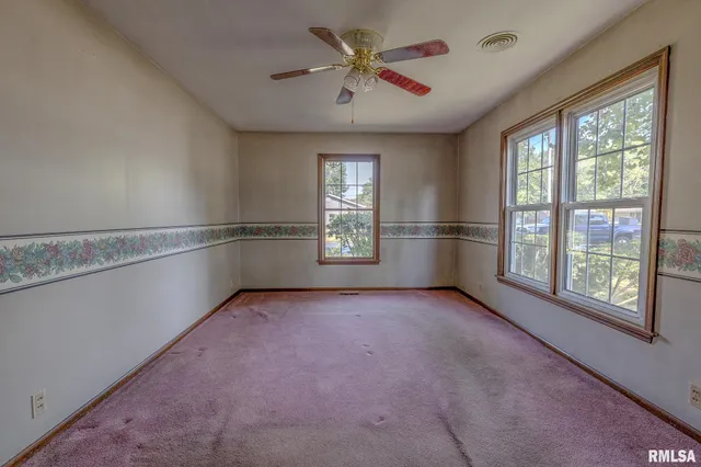 $199,500 | 106 Lakeview Drive, Carlinville, IL 62626