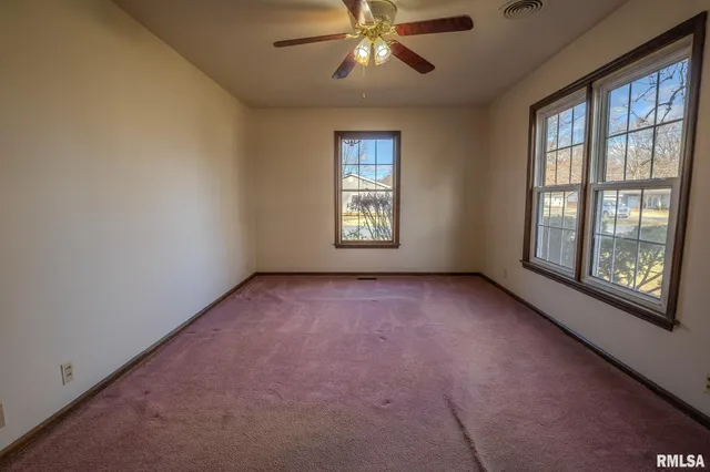 $189,500 | 106 Lakeview Drive, Carlinville, IL 62626