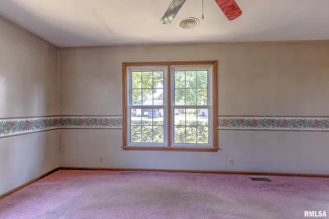 $199,500 | 106 Lakeview Drive, Carlinville, IL 62626