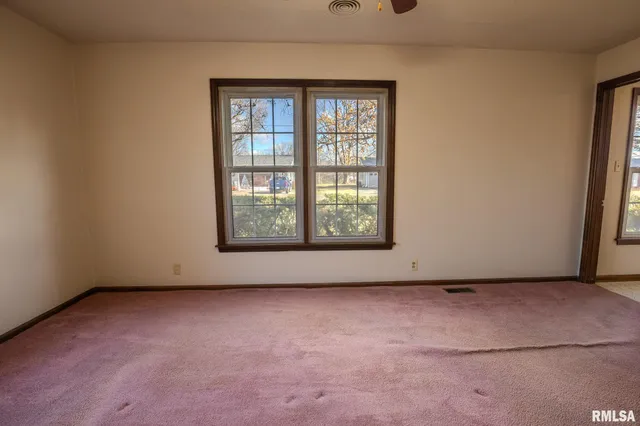 $189,500 | 106 Lakeview Drive, Carlinville, IL 62626