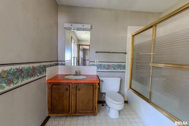 $199,500 | 106 Lakeview Drive, Carlinville, IL 62626