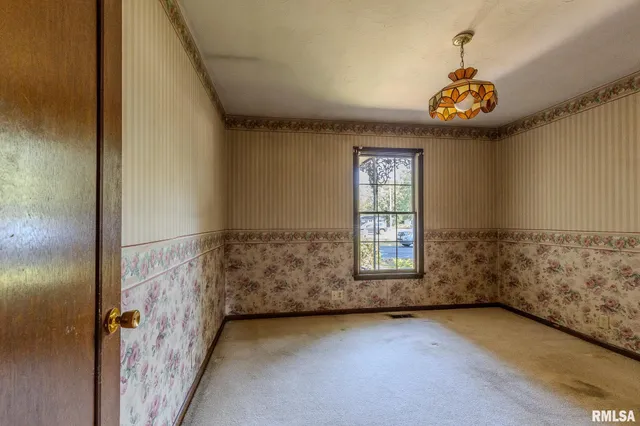 $199,500 | 106 Lakeview Drive, Carlinville, IL 62626