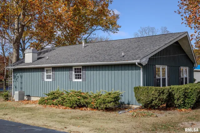 $199,500 | 106 Lakeview Drive, Carlinville, IL 62626