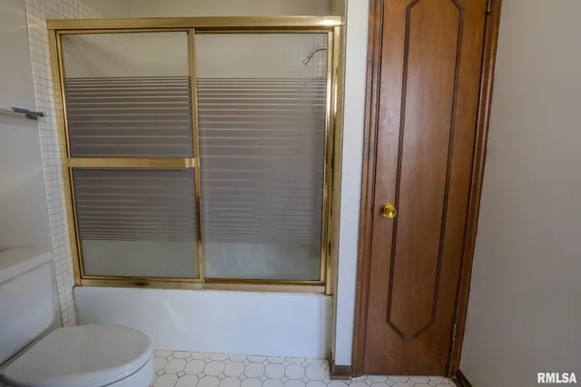 $189,500 | 106 Lakeview Drive, Carlinville, IL 62626