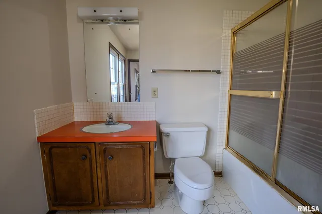 $189,500 | 106 Lakeview Drive, Carlinville, IL 62626