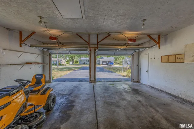 $189,500 | 106 Lakeview Drive, Carlinville, IL 62626