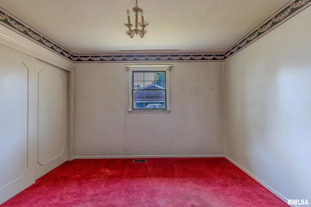 $199,500 | 106 Lakeview Drive, Carlinville, IL 62626