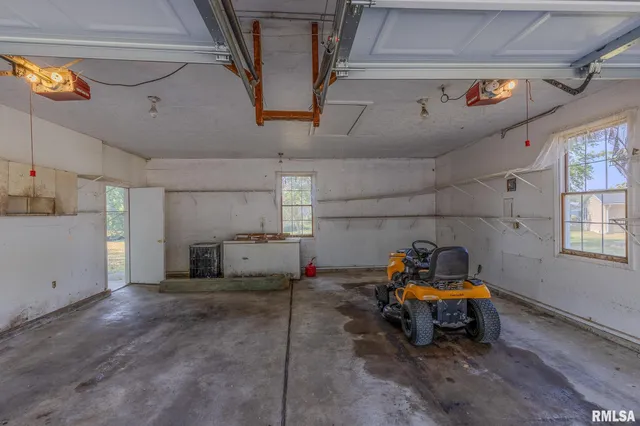 $189,500 | 106 Lakeview Drive, Carlinville, IL 62626