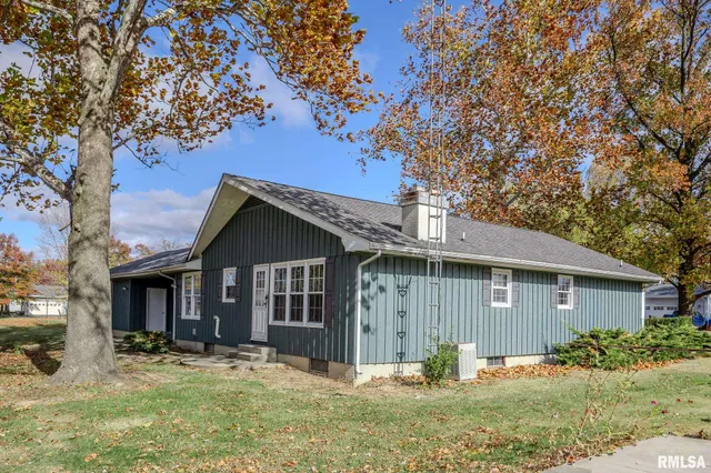 $199,500 | 106 Lakeview Drive, Carlinville, IL 62626