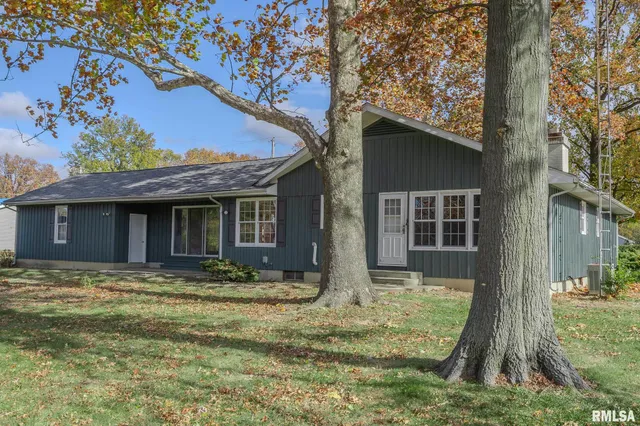 $199,500 | 106 Lakeview Drive, Carlinville, IL 62626