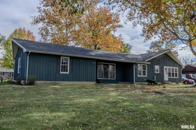 $199,500 | 106 Lakeview Drive, Carlinville, IL 62626