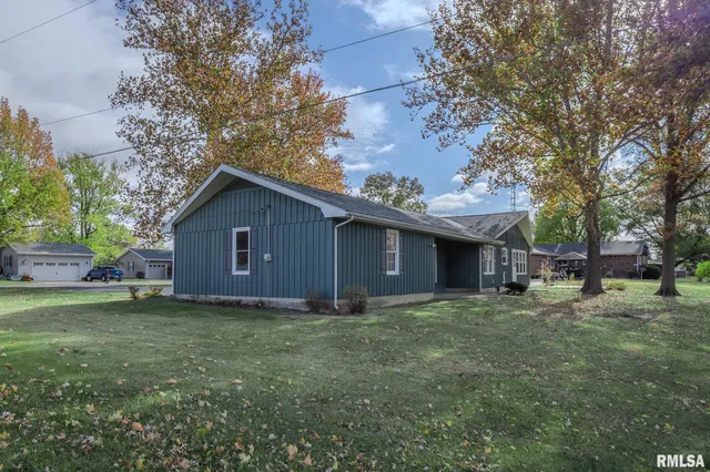 $199,500 | 106 Lakeview Drive, Carlinville, IL 62626