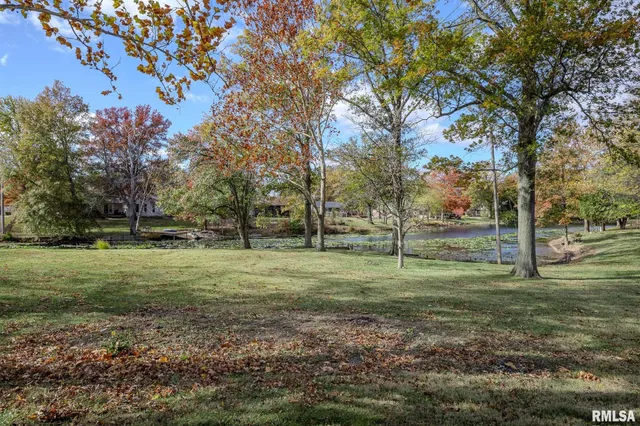 $199,500 | 106 Lakeview Drive, Carlinville, IL 62626