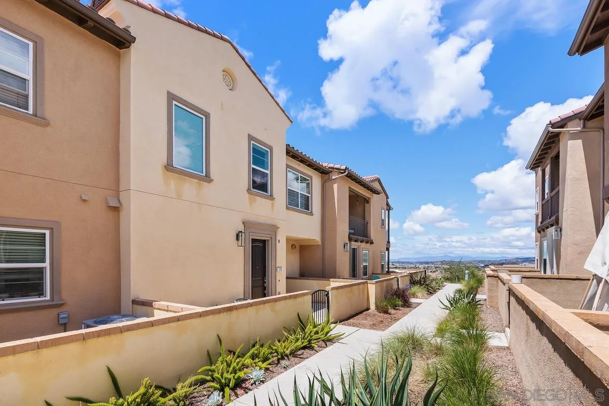 170 Diamante Road San Marcos, CA 92078 - Photo 4 of 31