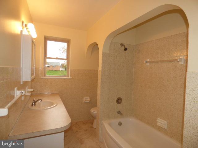 2327 Maple Road York, PA 17408 - Photo 9 of 20