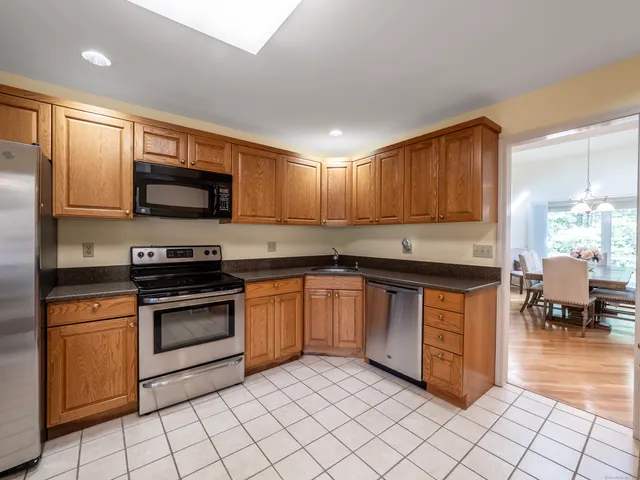 $4,100 | 12 Boulevard Drive, Unit 172, Danbury, CT 06810