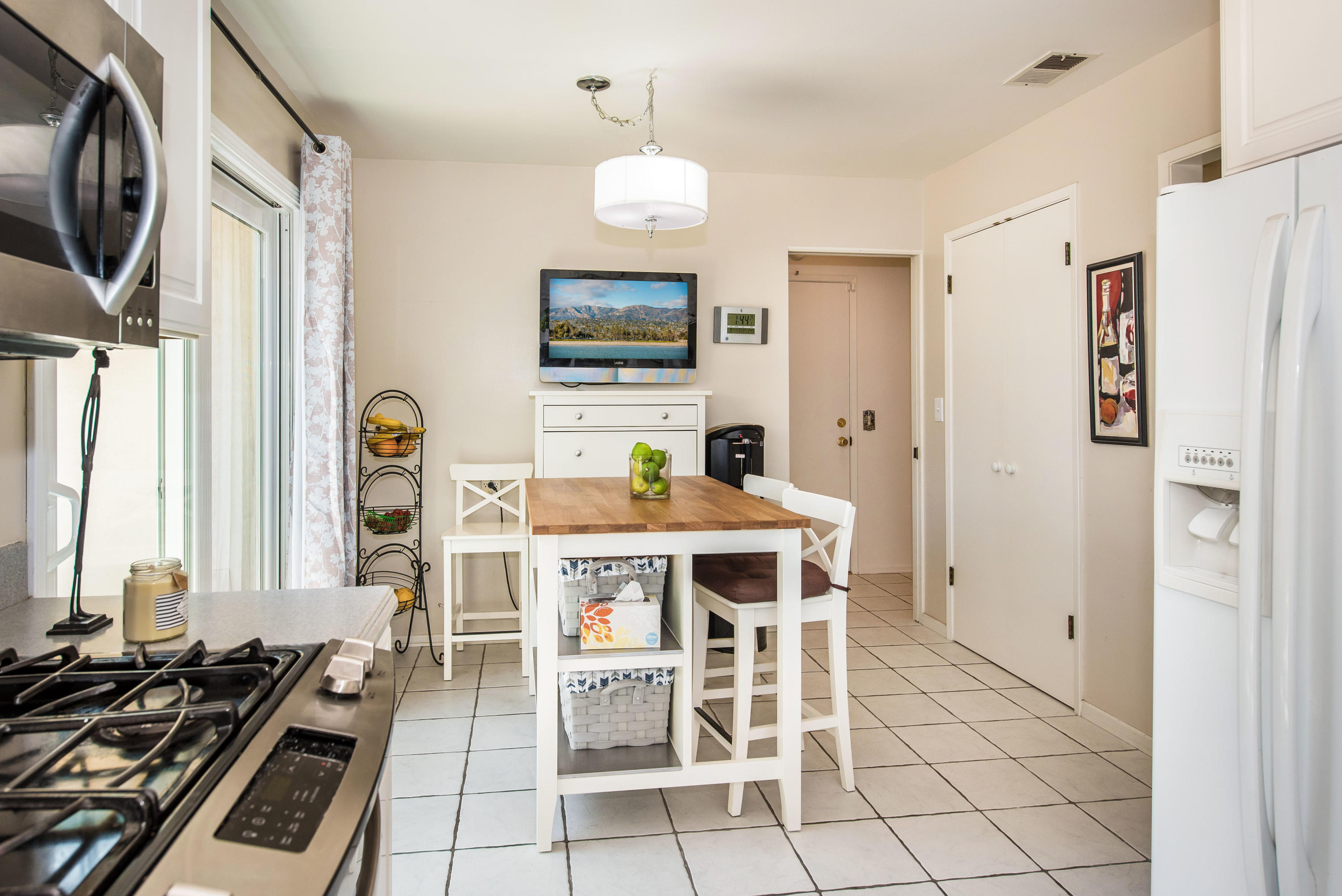 624 Wakefield Road Goleta, CA 93117 - Photo 11 of 23 26