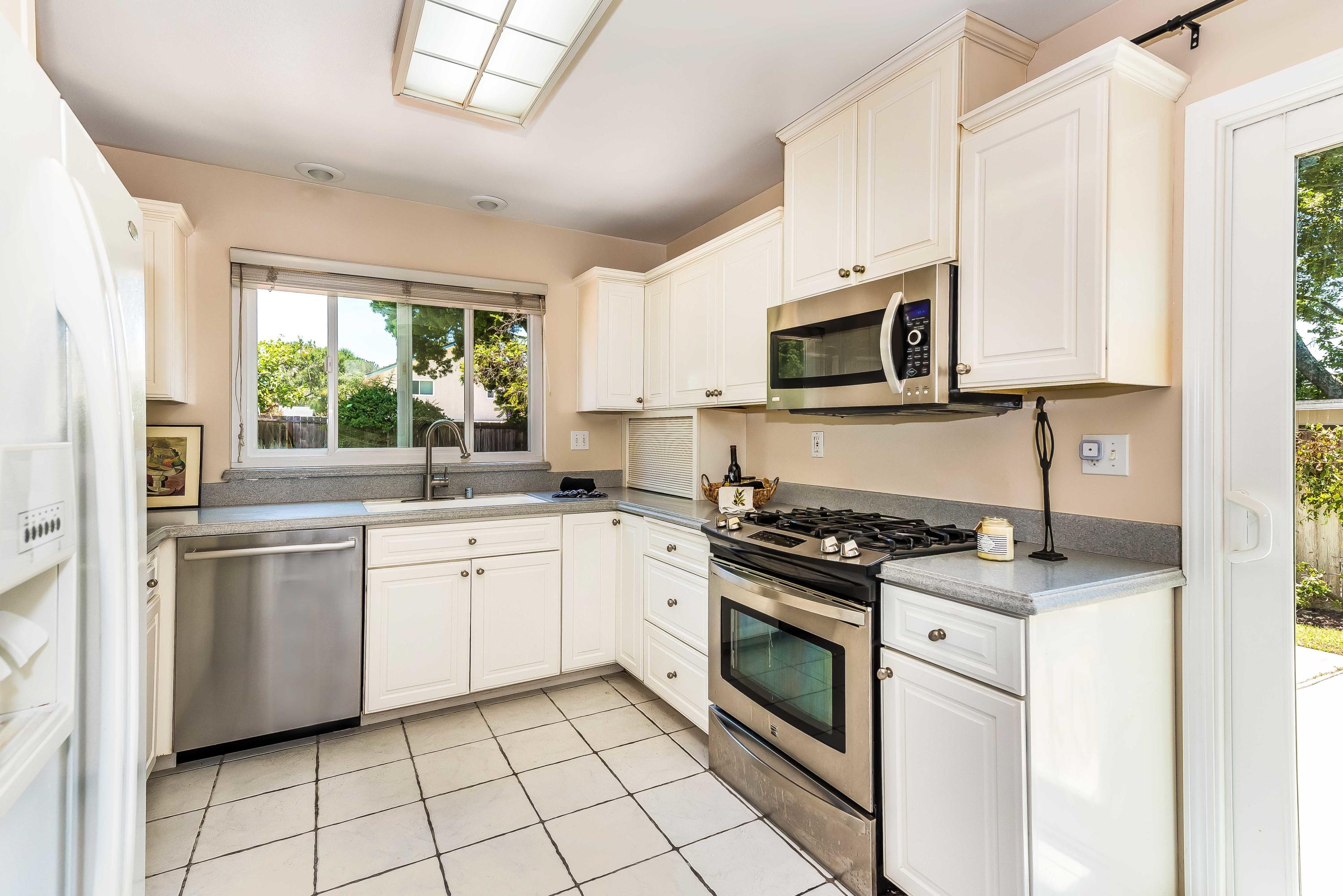 624 Wakefield Road Goleta, CA 93117 - Photo 9 of 23 12