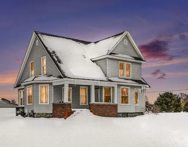 $299,900 | 3011 East Empire Avenue, Benton Harbor, MI 49022