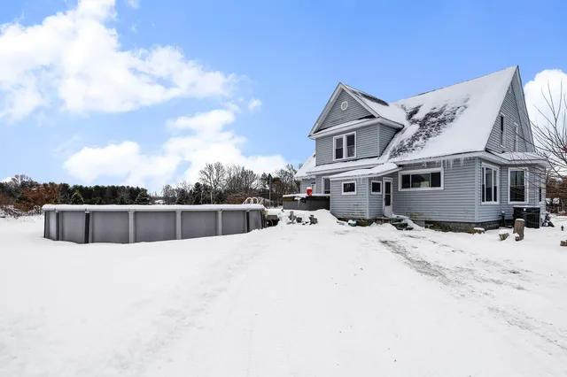 $299,900 | 3011 East Empire Avenue, Benton Harbor, MI 49022